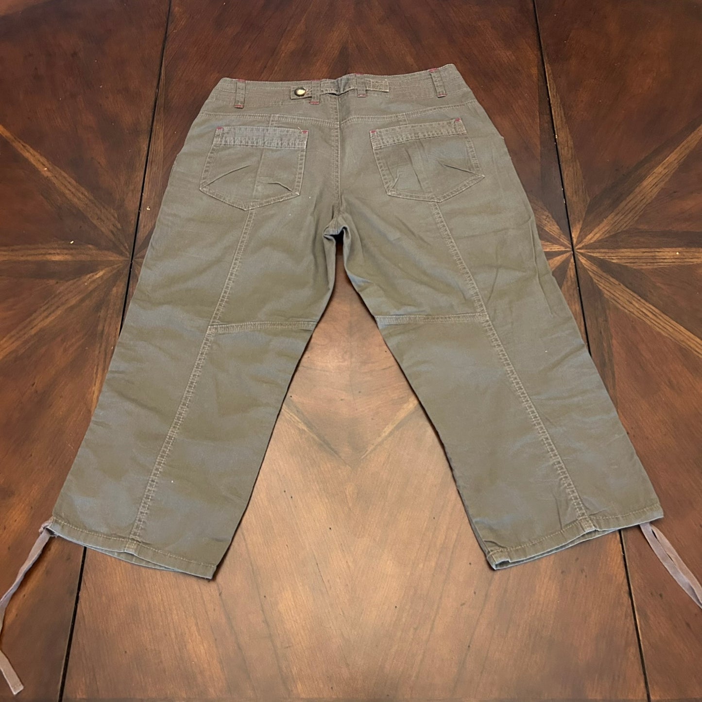 Unionbay Olive Cargo Capri Pants with Animal Patches
