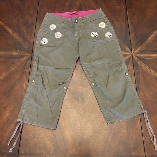 Unionbay Olive Cargo Capri Pants with Animal Patches