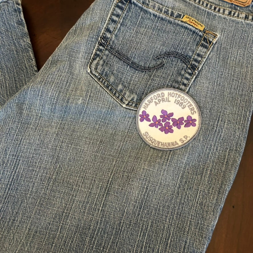 Levi's 5 pkt Low-rise Bootcut Light Wash Jeans with Patch