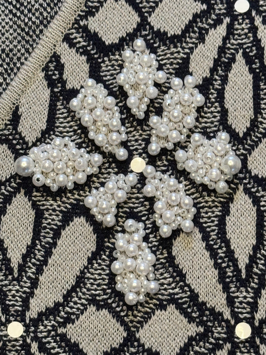 St. John Sport V-neck Sleevess Floral Sweater with Pearl Flower