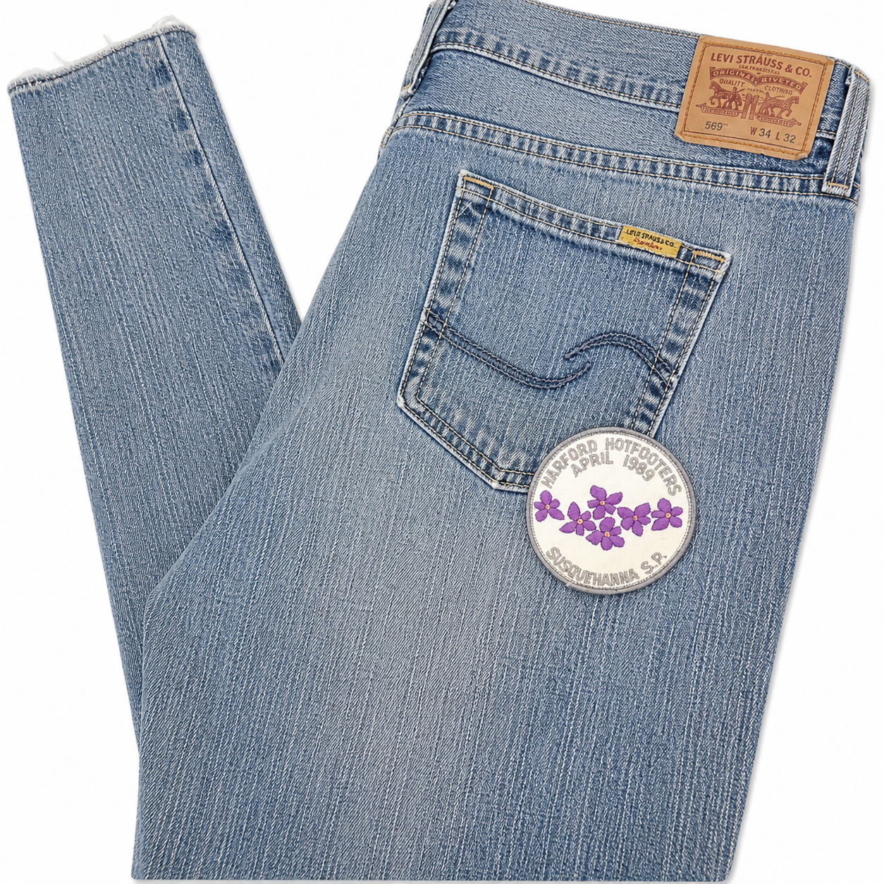 Levi's 5 pkt Low-rise Bootcut Light Wash Jeans with Patch