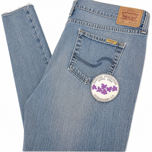 Levi's 5 pkt Low-rise Bootcut Light Wash Jeans with Patch