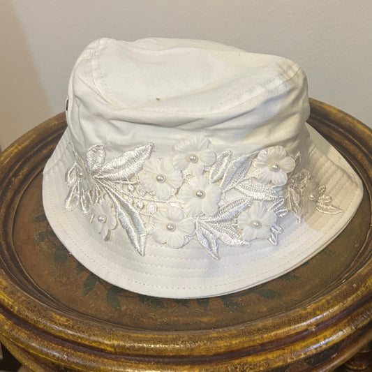 Westend White Bucket Hat with Lace Pearl Trim