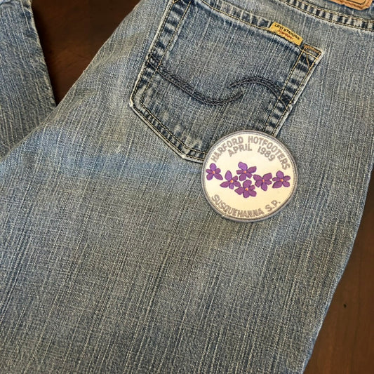 Levi's 5 pkt Low-rise Bootcut Light Wash Jeans with Patch