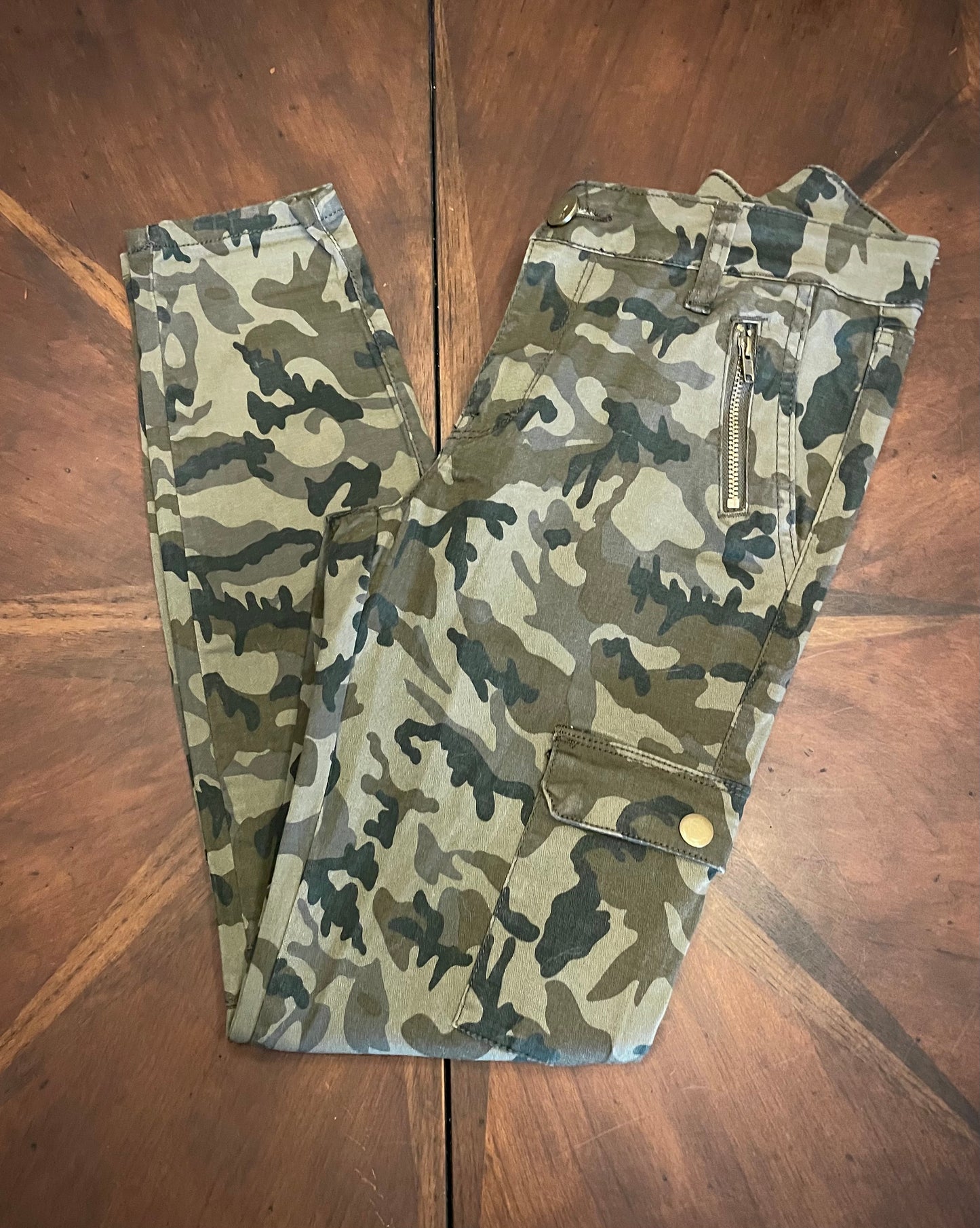 Ashley Mason Skinny Camo Cargo Skinny Pant with Star Patches