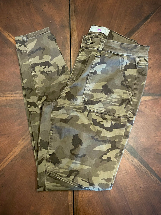 MUDD Camo Ankle Zip Skinny Pant with Patches