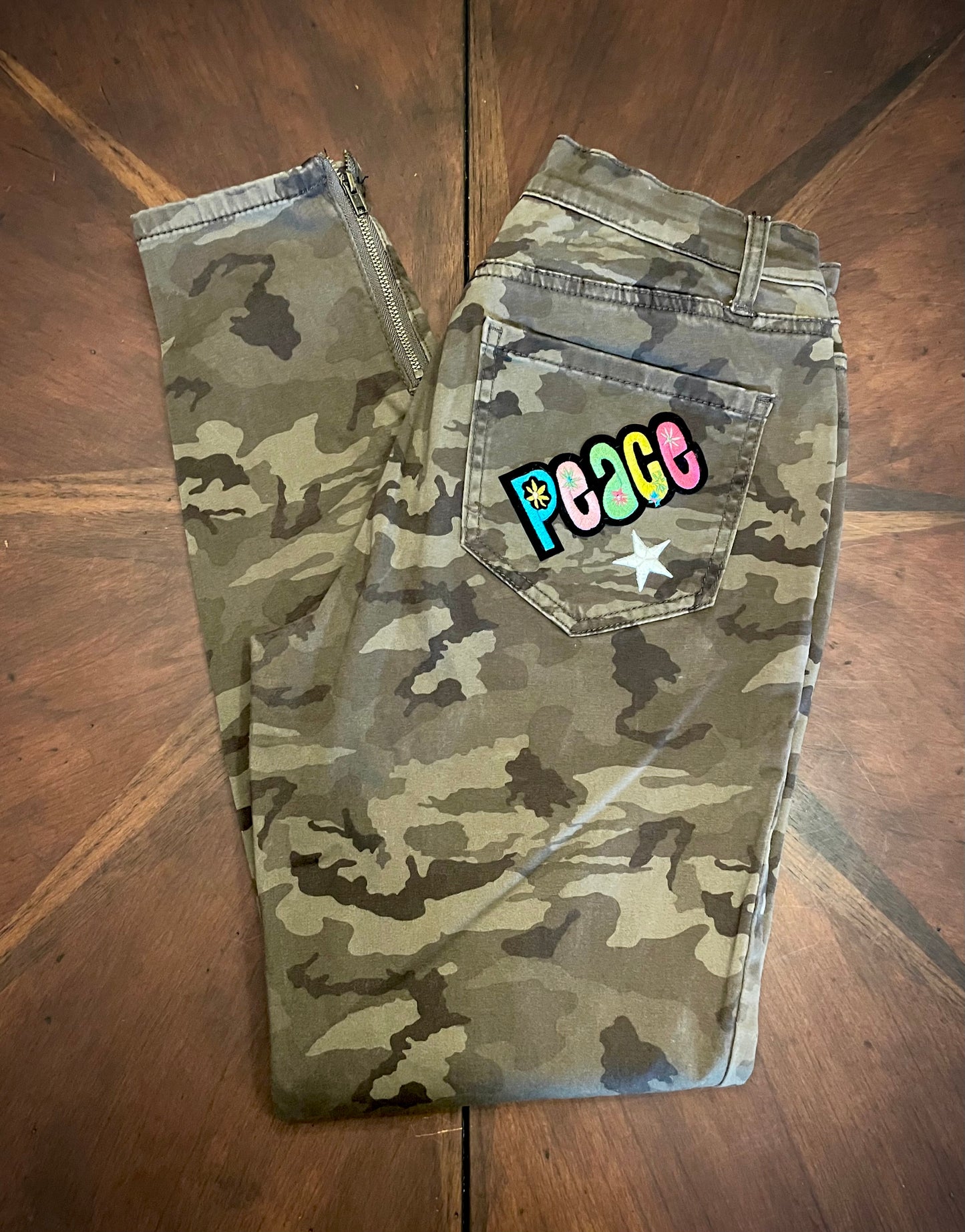 MUDD Camo Ankle Zip Skinny Pant with Patches