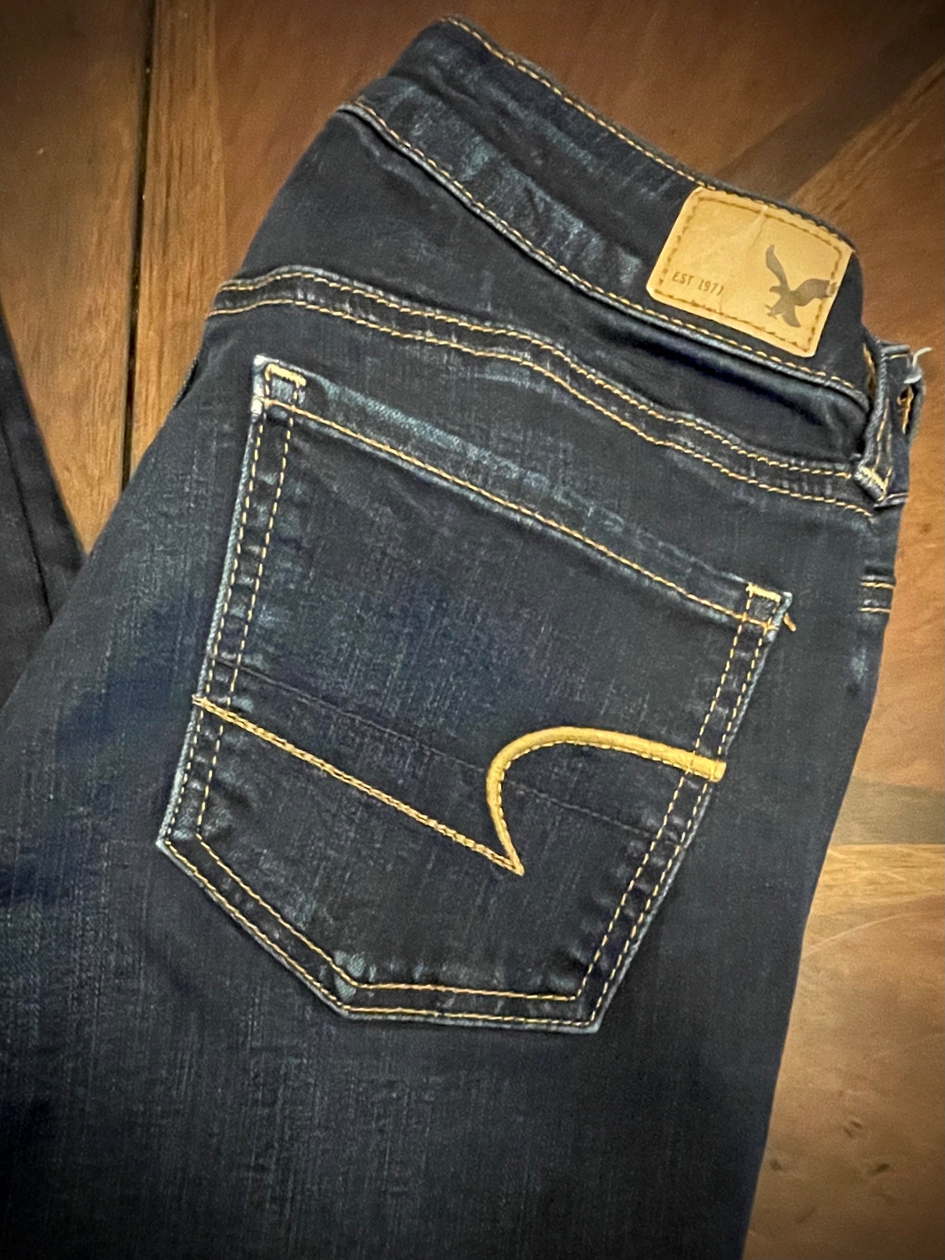 halv otte Stole på mister temperamentet American Eagle Low-Rise Skinny Blue Jeans with Orange Stitching – Salvage  Renaissance