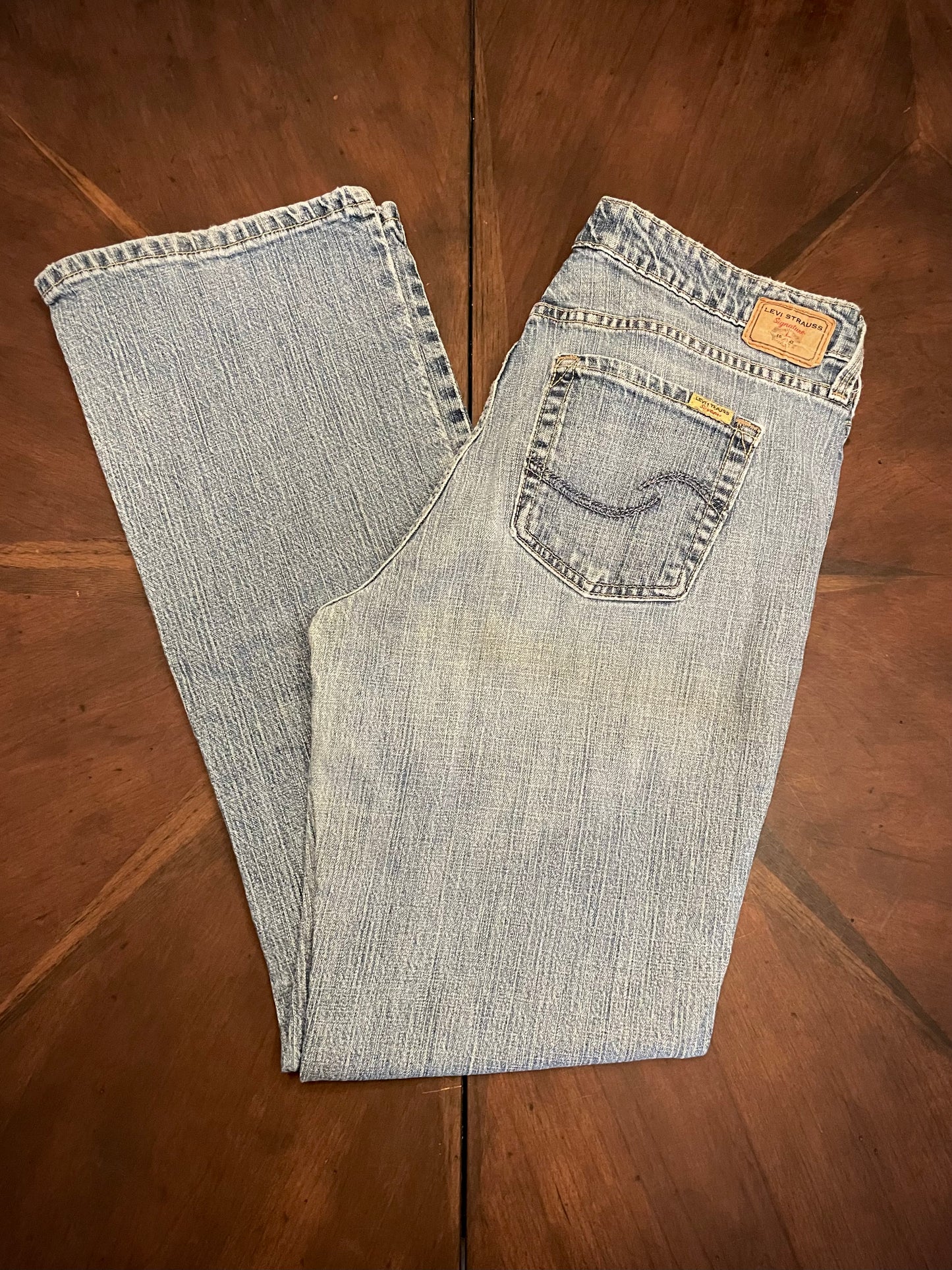 Levi's 5 pkt Low-rise Bootcut Light Wash Jeans