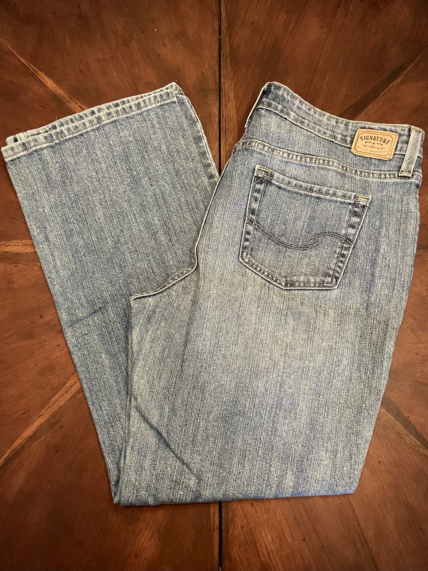 Levi's 5 pkt High Mid-rise Skinny Bootcut Jeans with Swirl on Pocket