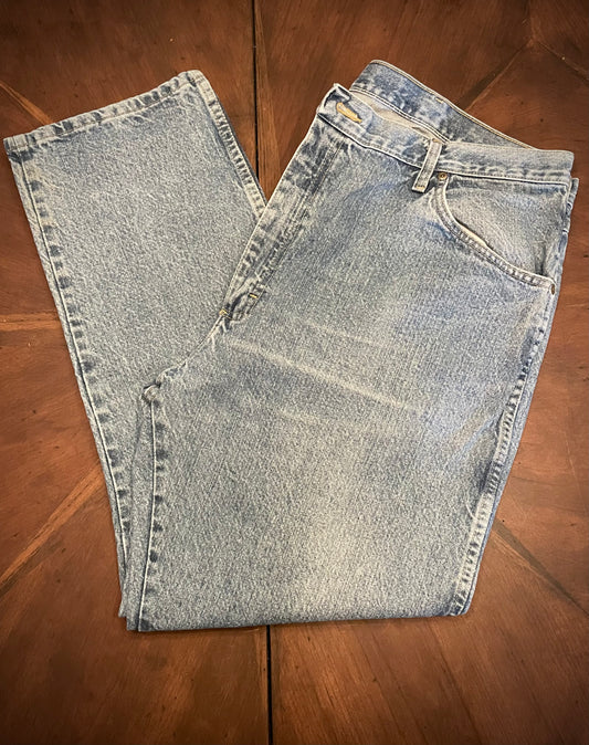 Wrangler 5-Pkt Relaxed Leg High-waisted Blue Jean with Red Label