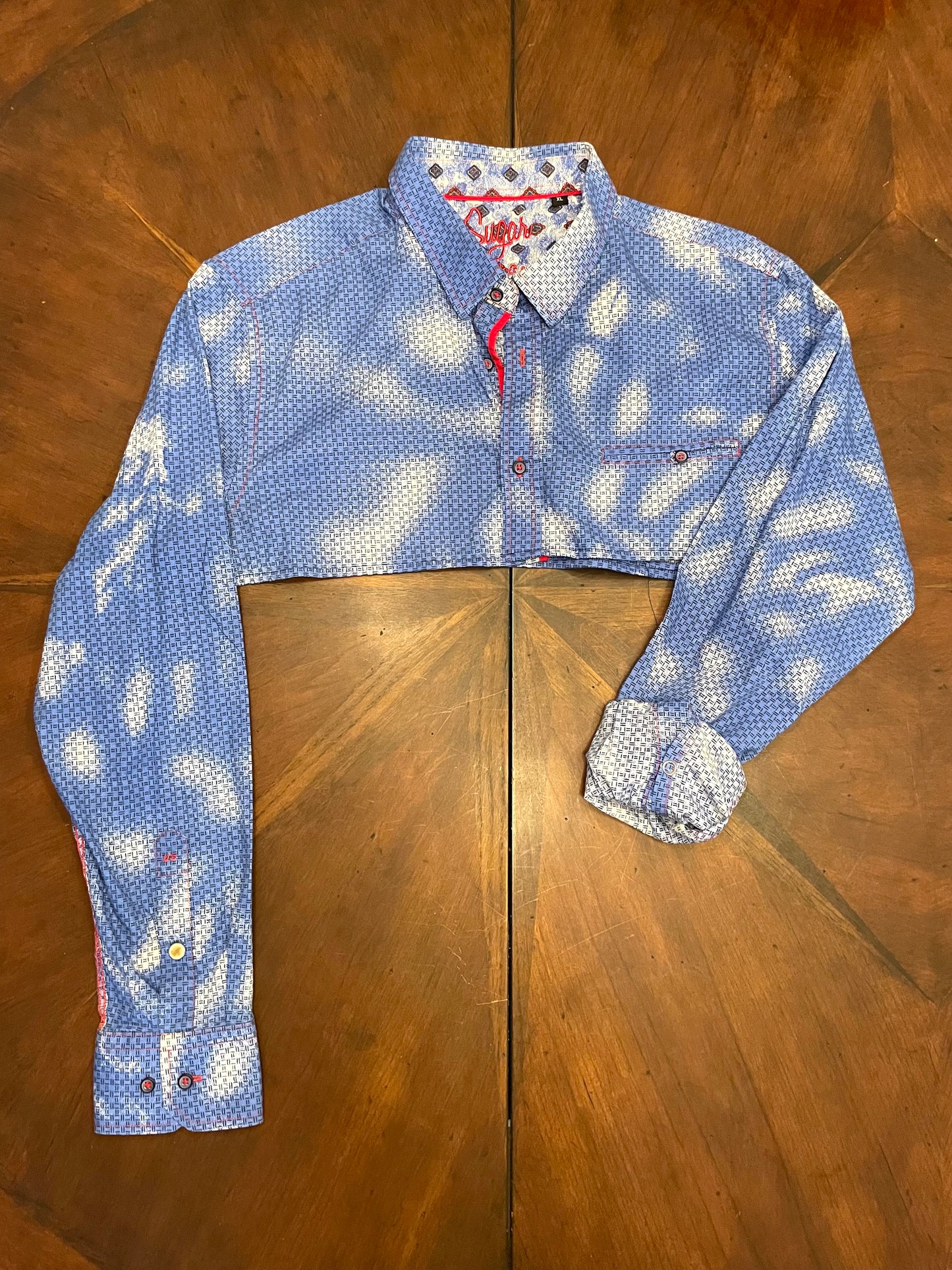 Sugar Cropped Blue Gem Print Button-Up Shirt